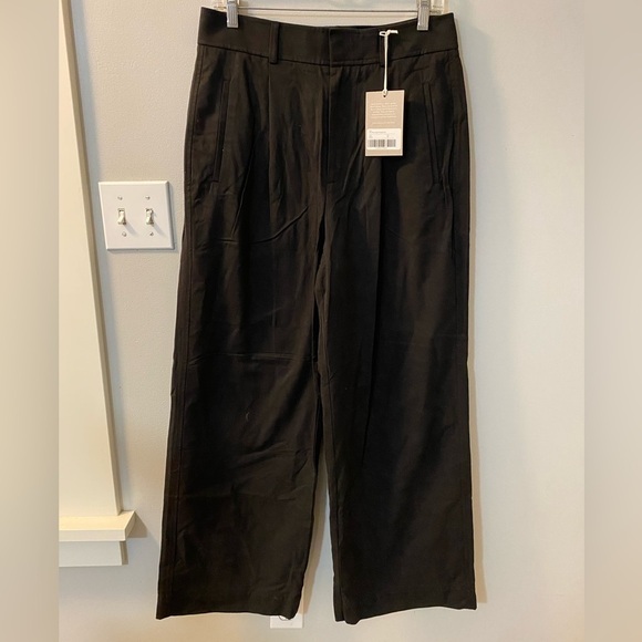 Everlane The Way High Drape Pant. Black, 12 short, high rise, wide leg, pleats. - Picture 3 of 10